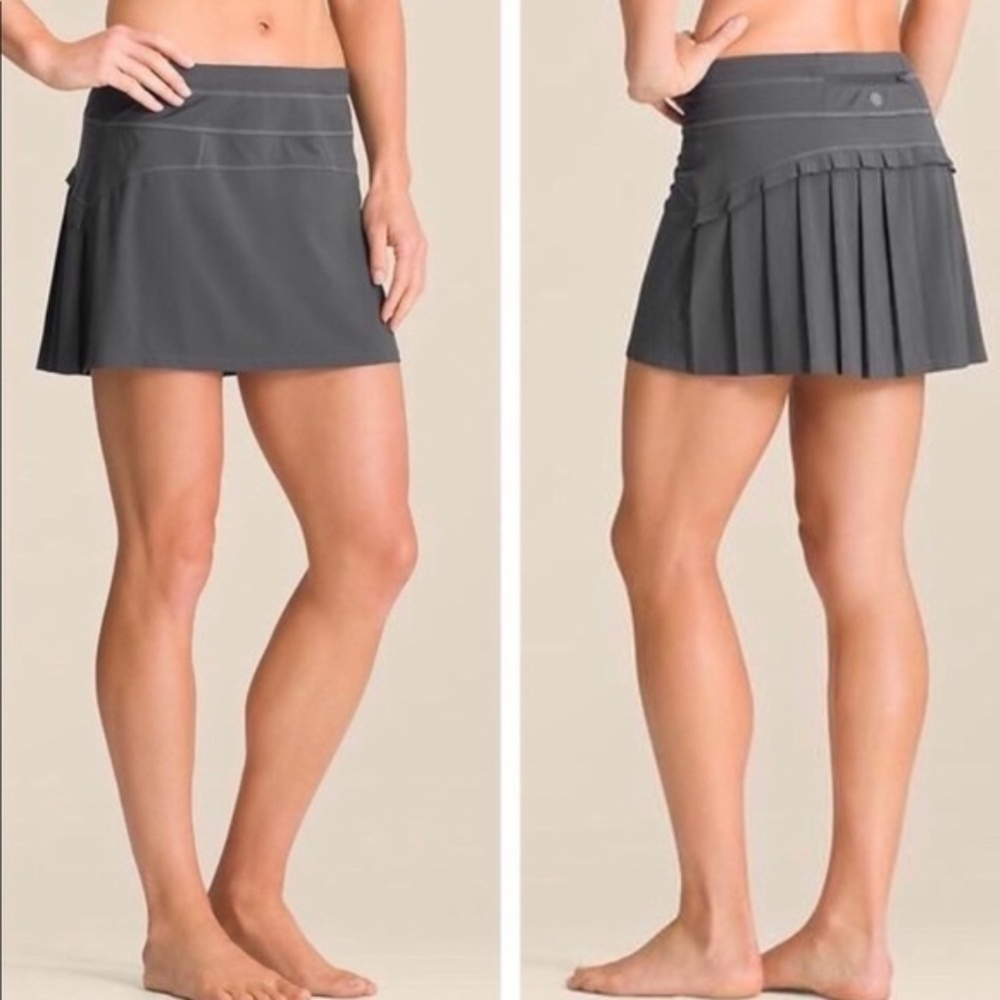 Athleta Size Small S Grey Runaround Skort Skirt Gray Pleated